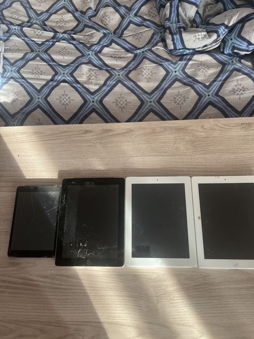 Продаю 4 старых ipad