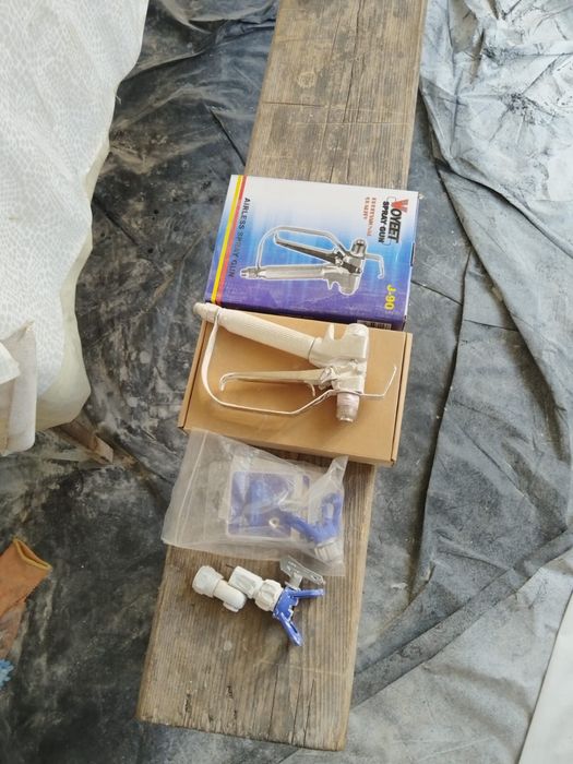 Безвоздушный краскопульт