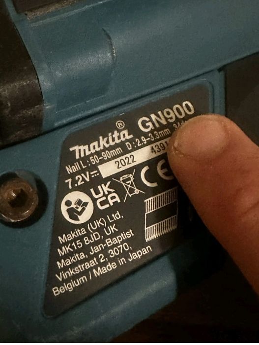 Макита  MAKITA GN900  такер за дърво покриви до 90мм