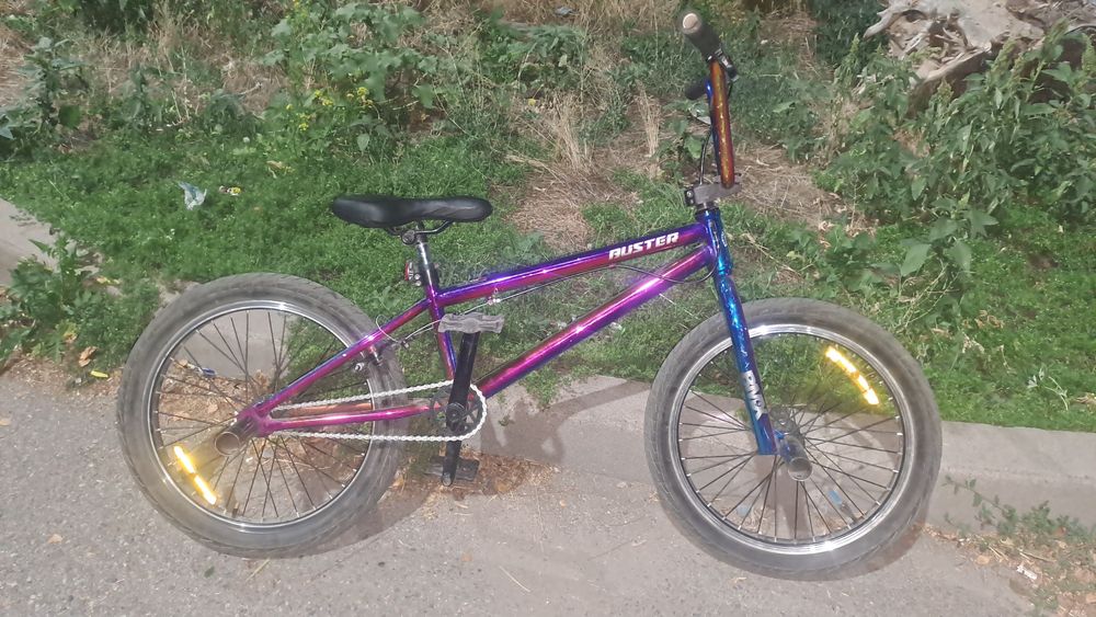 Продам велосипед BMX  цвет мультиков