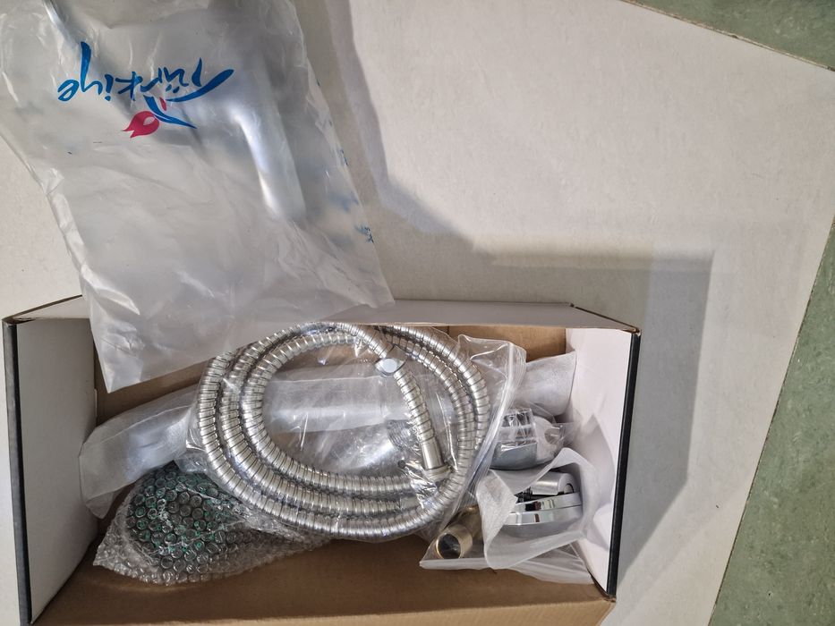 Продается смеситель для ванны турецкий новый