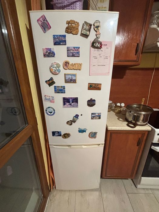 Хладилник с фризер Neo