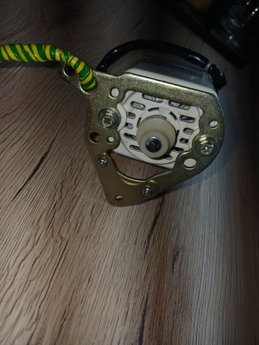 Motor masina de cusut casnica SINGER PRIVILEG  SANWA