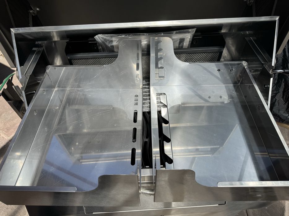 Угольный гриль Napoleon pro 605