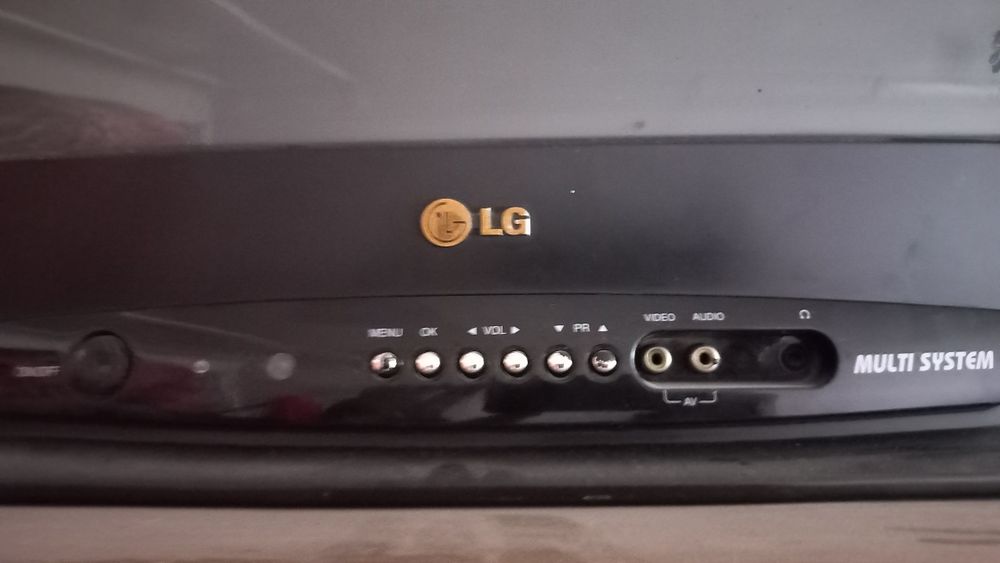 LG телевизор сотилади