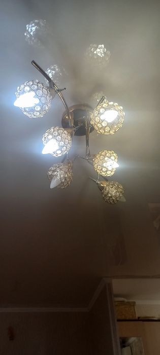 Продам Люстру  красивая