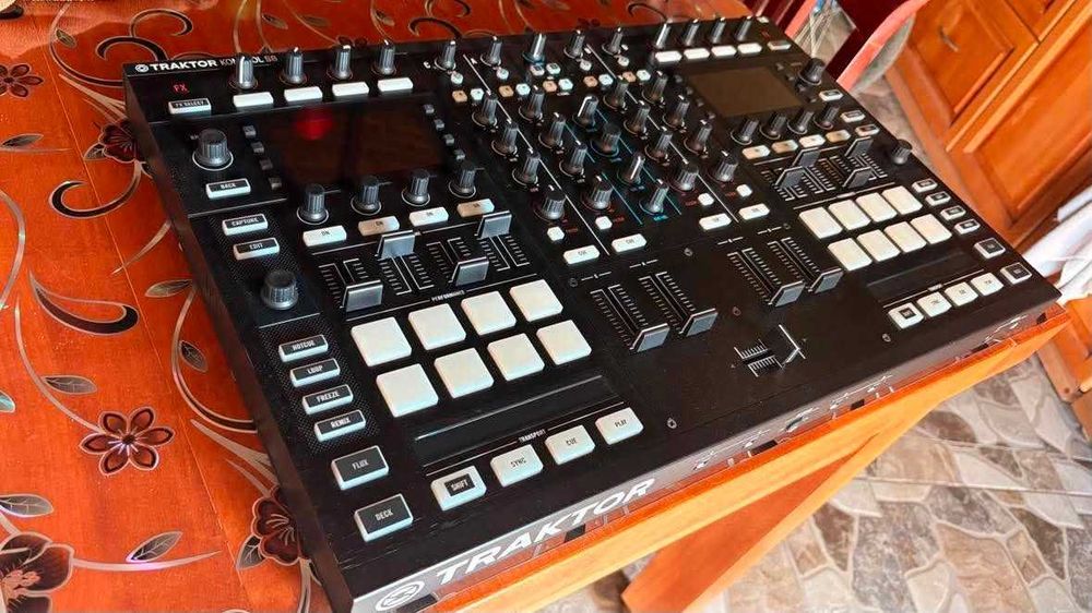 Продавам TRAKTOR S8