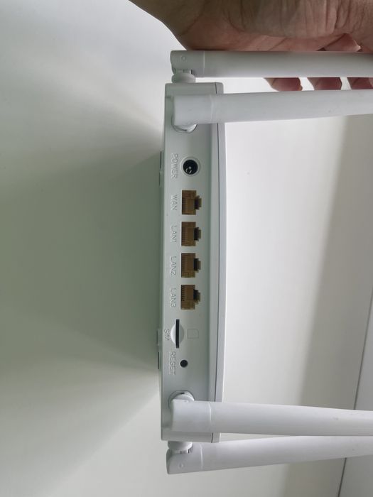 Продаю НОВЫЙ WIFI Роутер