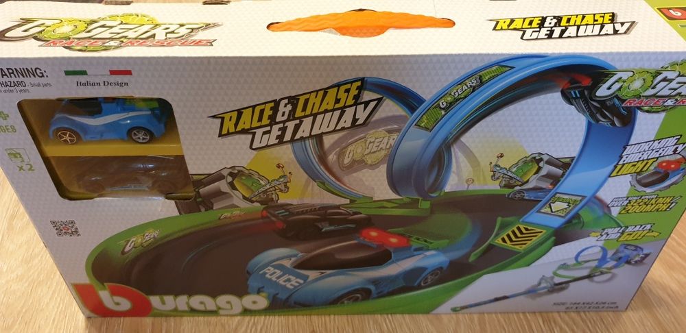 Hot wheels Burago Писта,гараж няколко нива с асансьор, без забележки!