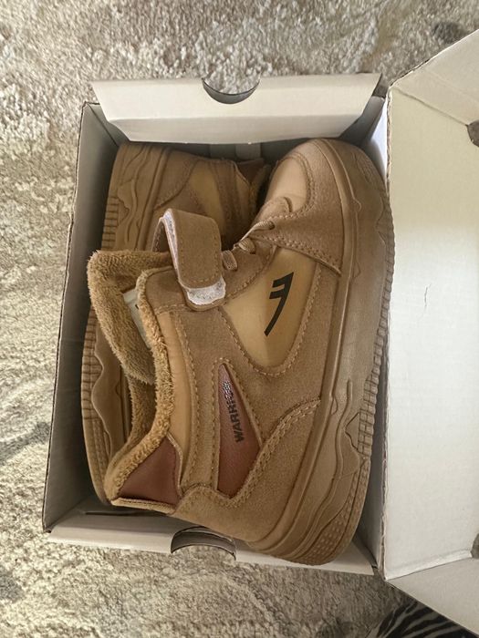 Кроссовки для мальчика на осень