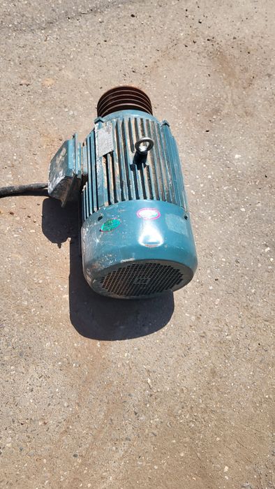 Vînd motor electric 15kw 1460rtm 380v