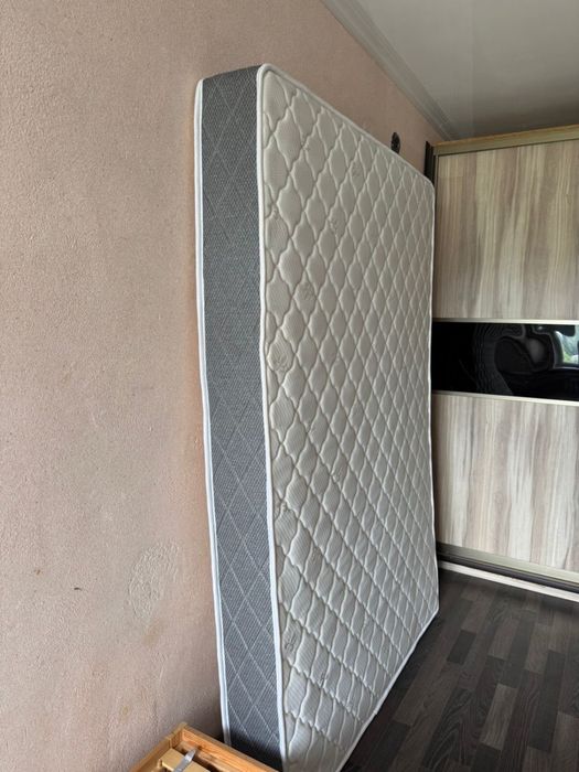 Продается кровать 2х спальная.