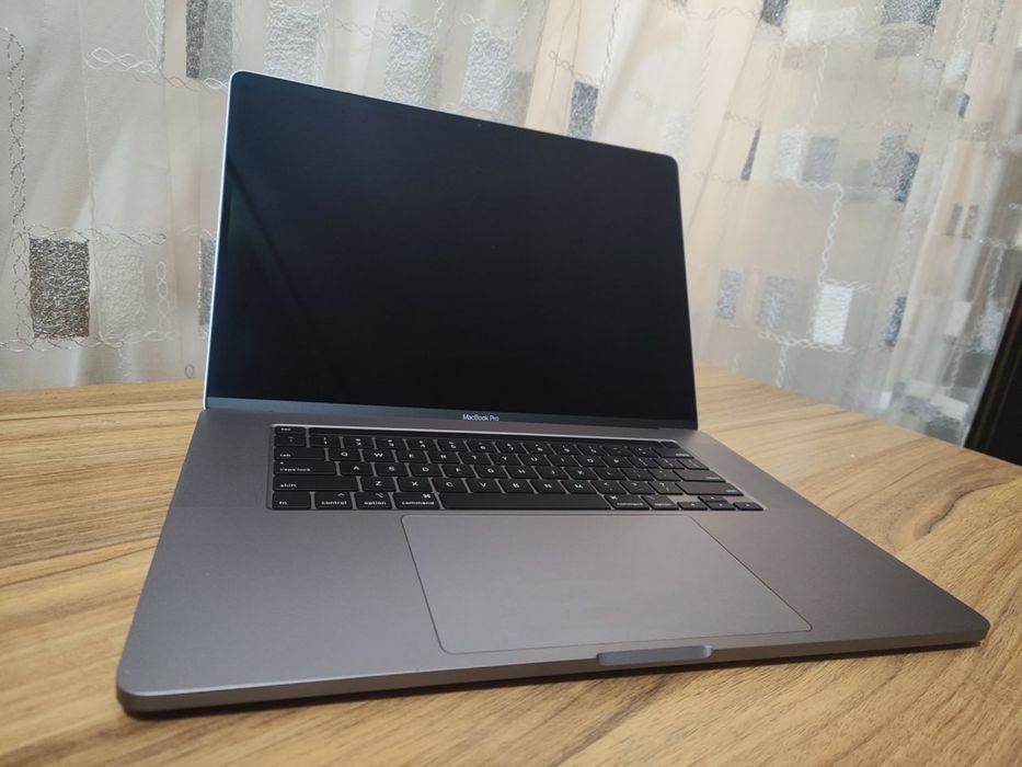Mac book pro i 7 512 gb 16 gb ram