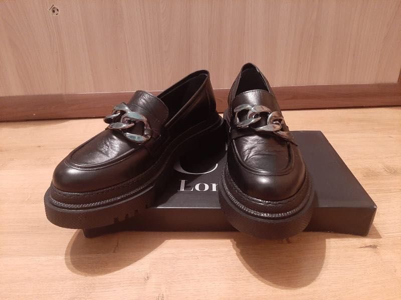 Кожаные чёрные лоферы