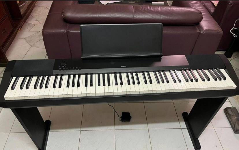 Продается электронная пианино Casio