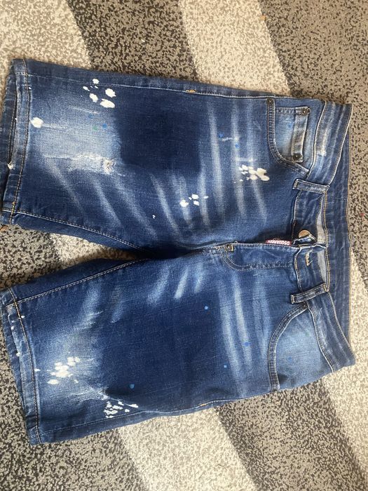 Blugi Dsqared 2 scurti marimea 44 stare impecabila!