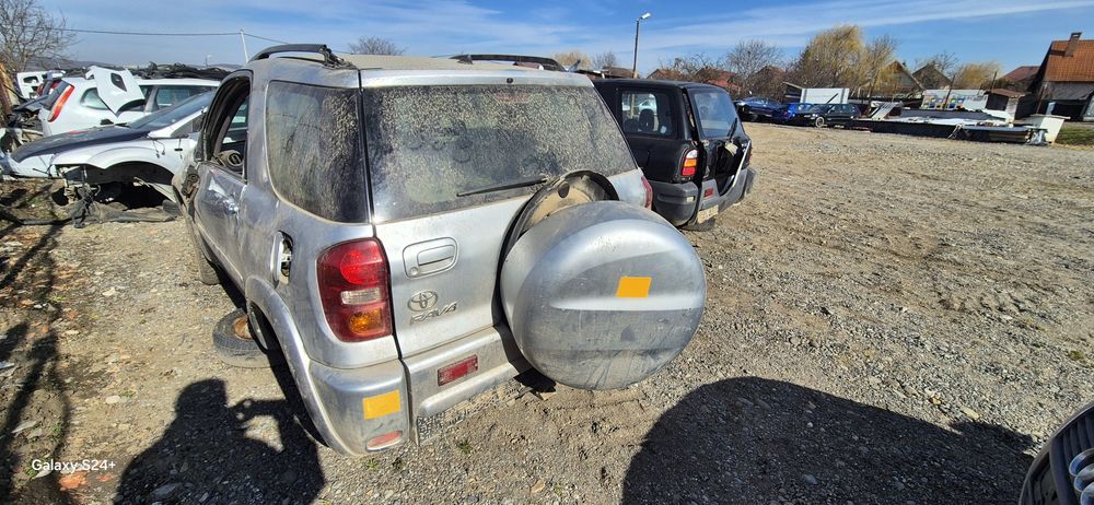 Dezmembram Toyota Rav4 2.0 diesel 4×4.