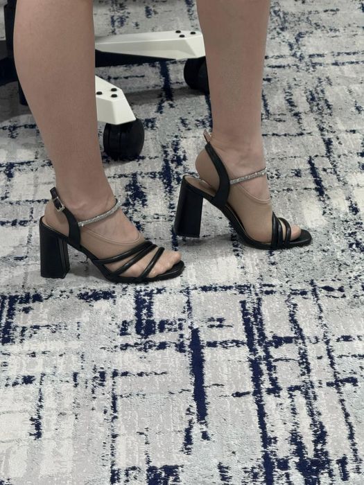 Продам босоножки