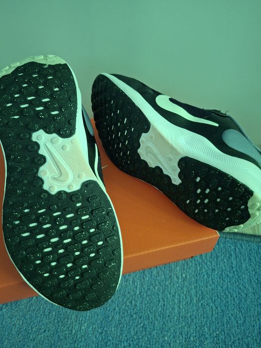 Маратонки Nike Revolution7