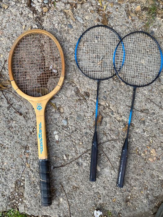 Vând palete bagminton