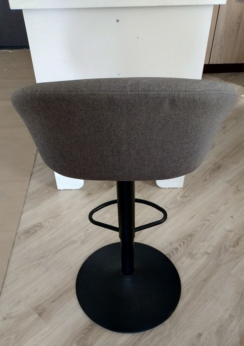 Scaunul de bar/birou