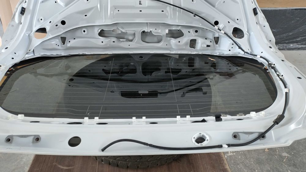 Продавам задно стълко за Субару Аутбек 2022-2025 г.