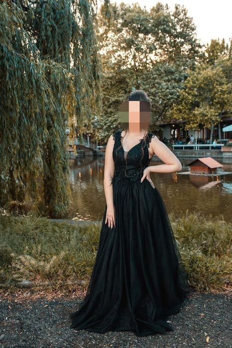 Черна бална рокля