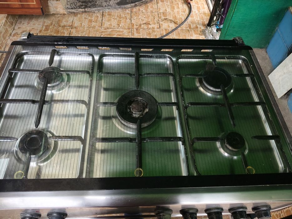 Продам газ плиту