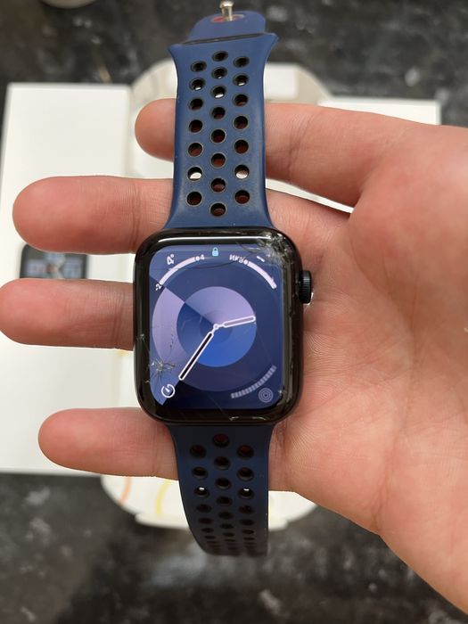 Продам Apple Watch Se2