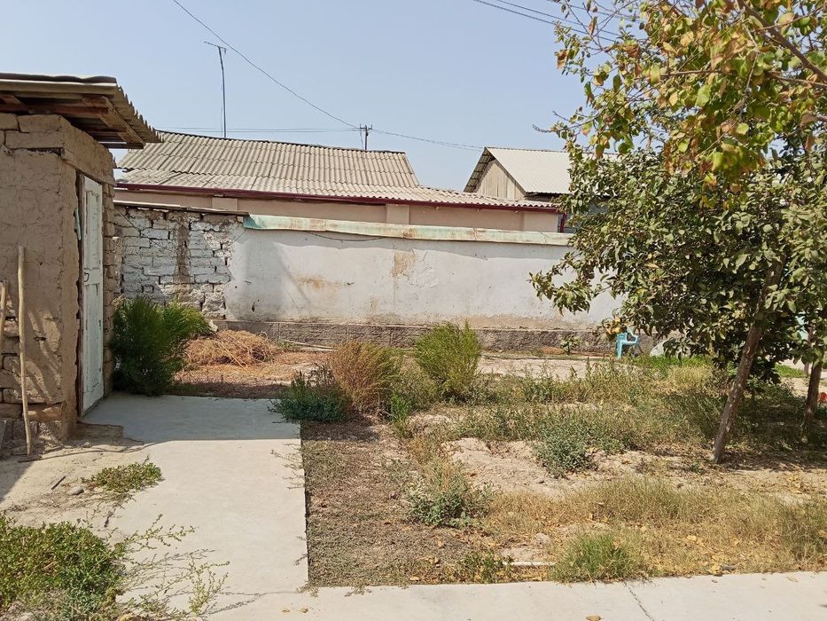 Продаю. Дом 6 соток 1 зал. И 4 комнаты баня