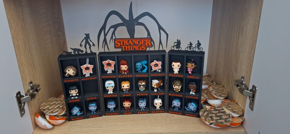 Stranger Things стойка за фигурки