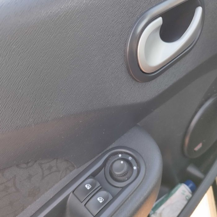 Vând Renault Twingo 2011