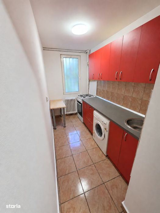 Garsoniera decomandata Drumul Taberei, metrou Valea Ialomitei