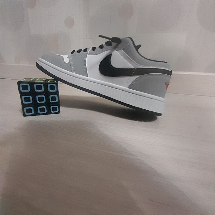Nike Air Jordan 1 low "Light Smoke"