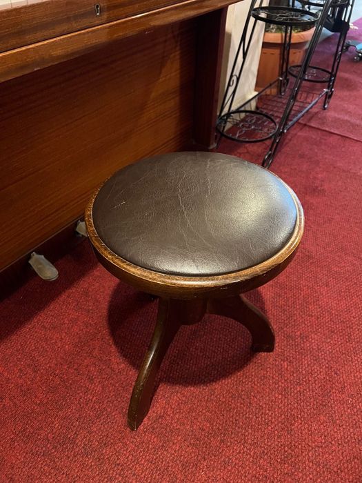 Cтол за пиано - кръгъл