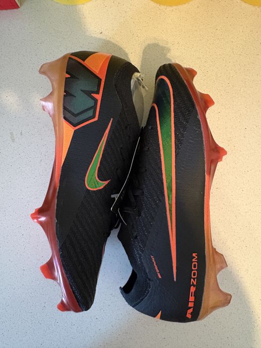 Ghete fotbal Mercurial si Phantom