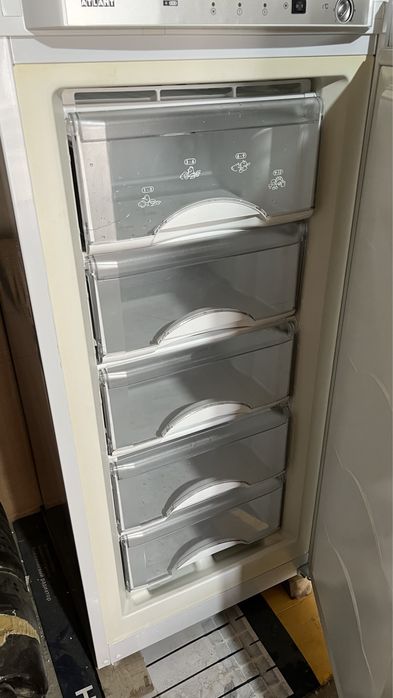 Продается морозильная камера Atlant