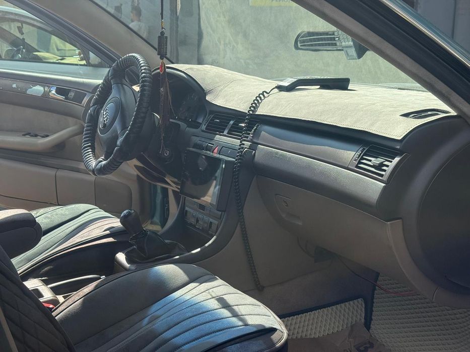 Машина сатылады.