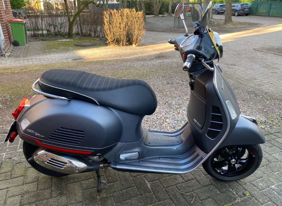 Piaggio Vespa 300 GTS super
