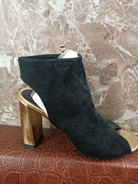 Продам босоножки 39р