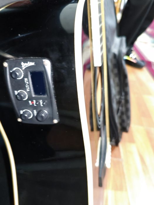 Gitara sotiladi acustic