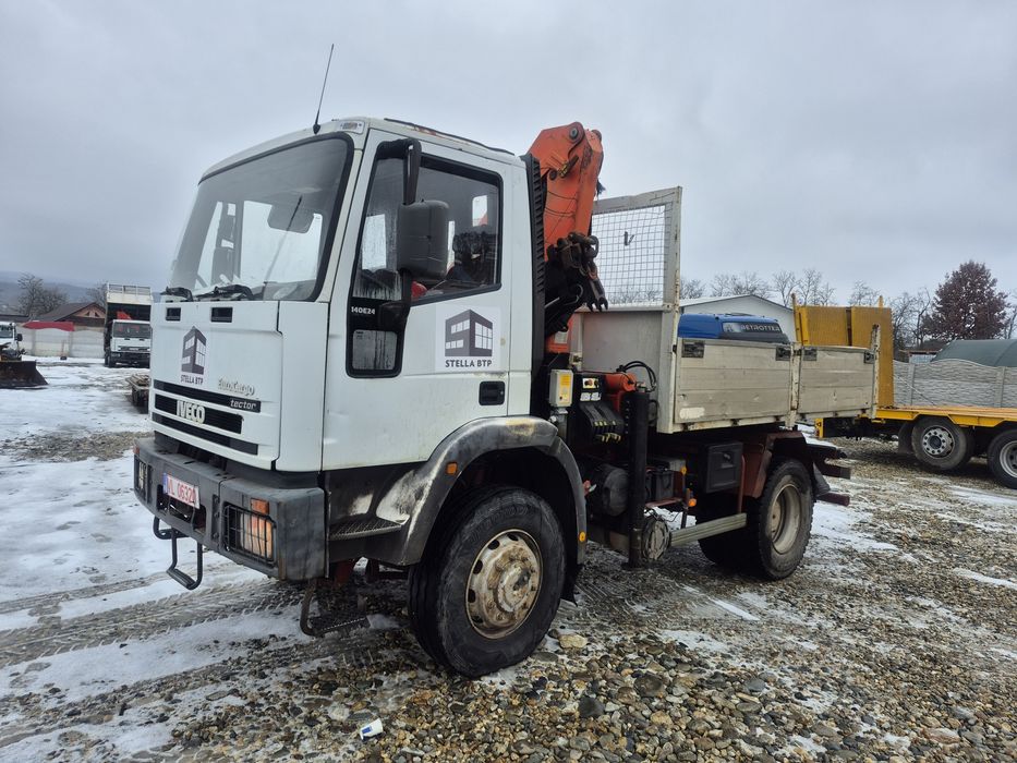 Camion Iveco Eurocargo 4x4 basculabil cu macara