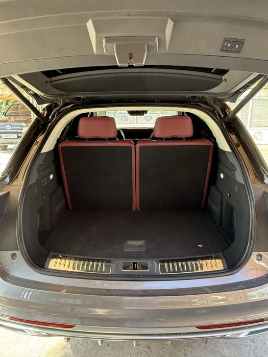 Hongqi E-HS9 | 2023 год