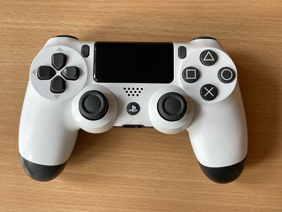 PlayStation 4 Pro Glacier White  impecabila, putin utilizat