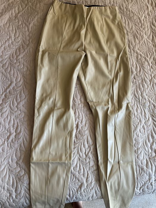 Кожен бежов панталон