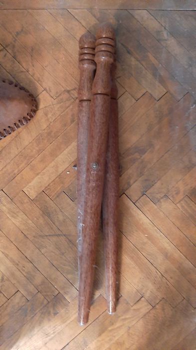 Scaune cu sezutul din piele