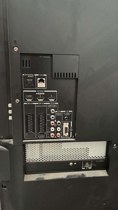 Телевизор  Toshiba, большая диагональ