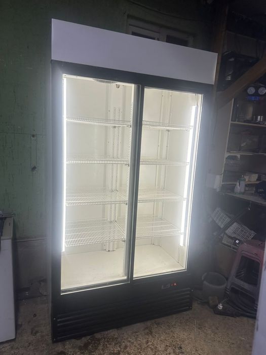 Продам витрины холодильники