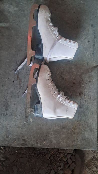 Продам детские коньки