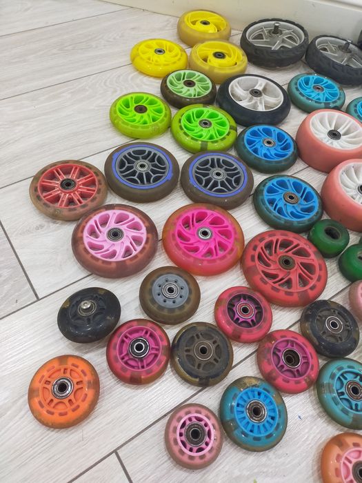 Продам  колеса на самокат.